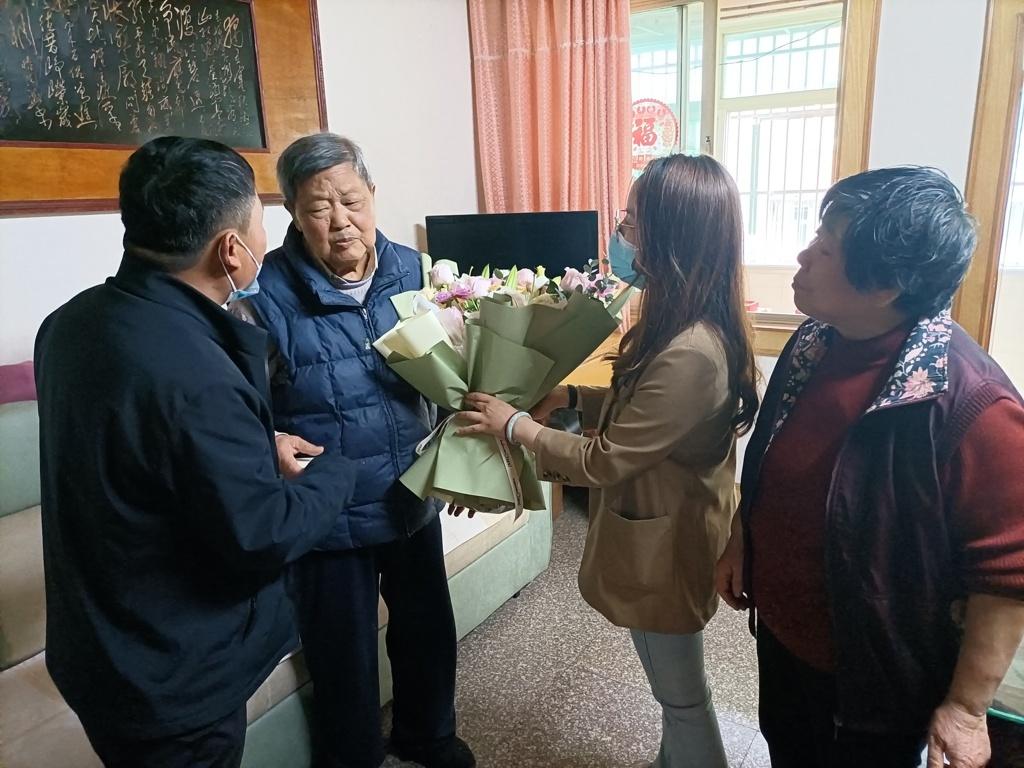 图一：民革宣城市第三支部看望生病老党员.jpg